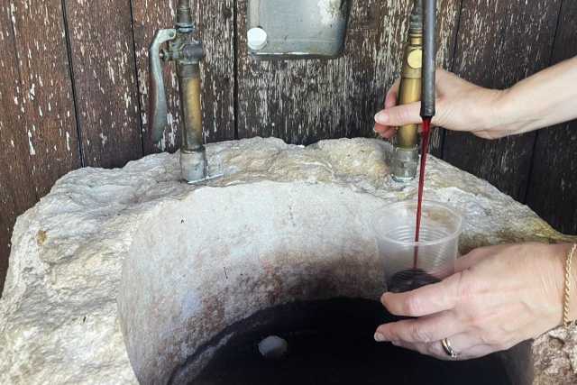 A Ortona una fontana offre vino gratis ogni giorno: �Benvenuto ai pellegrini di passaggio�